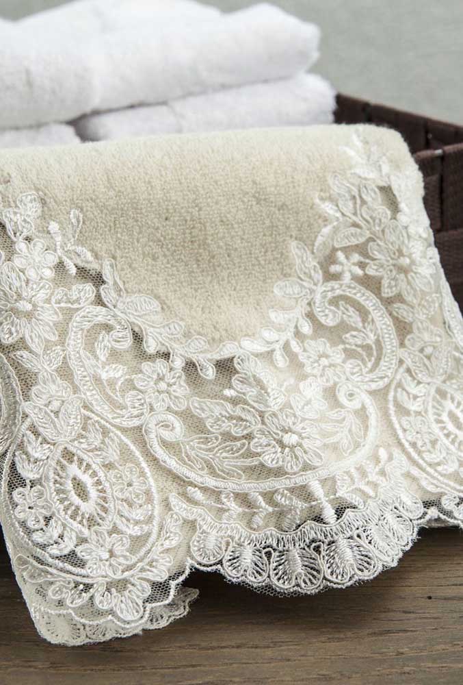The towel with lace application becomes much more than a usual everyday piece. It is a true decorative element