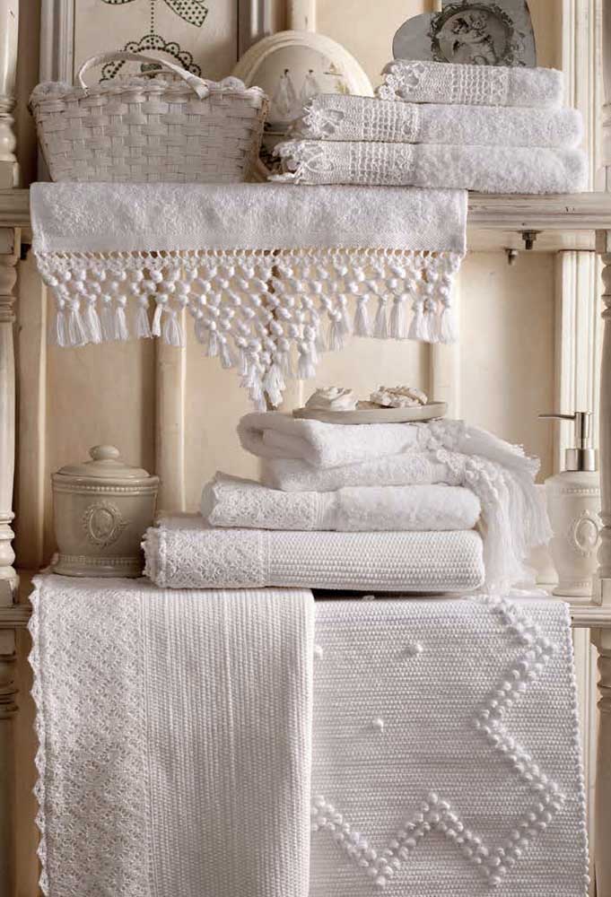 Complete lacy bathroom set: bath towels, face and hands, plus rugs
