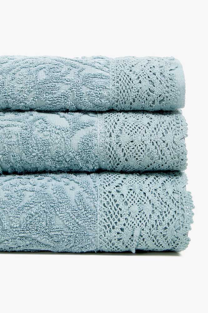 Towels with crochet lace. An even more charming job!