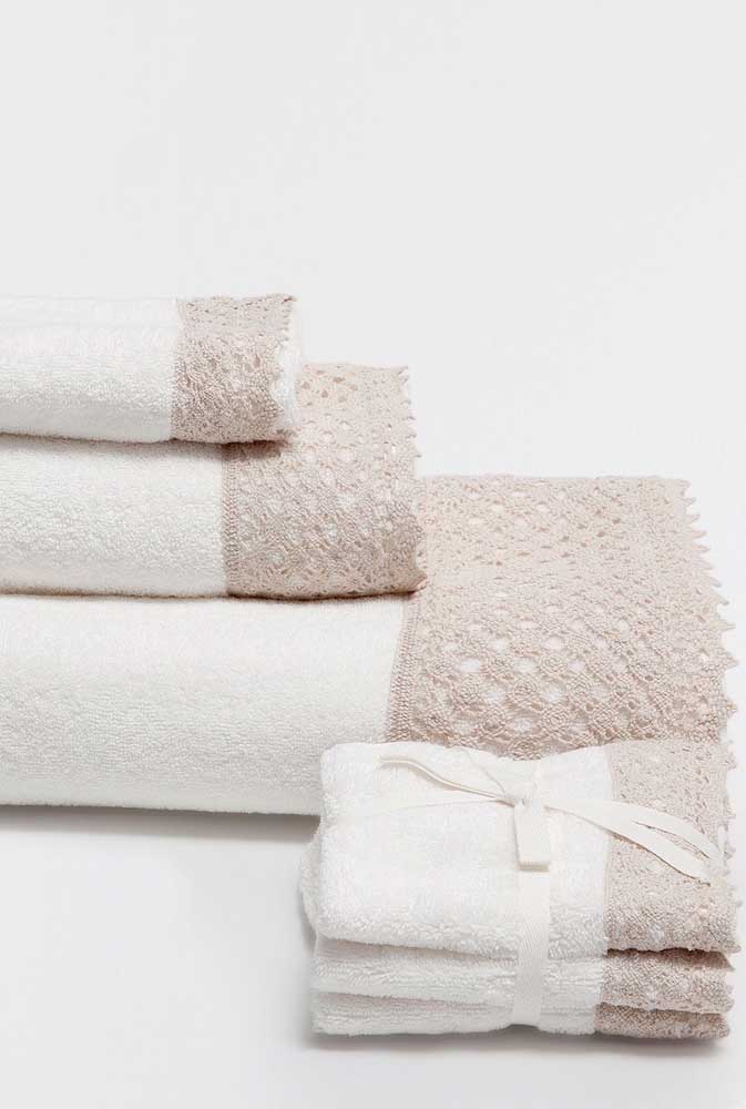 The lacy bathroom set can be a beautiful wedding gift option