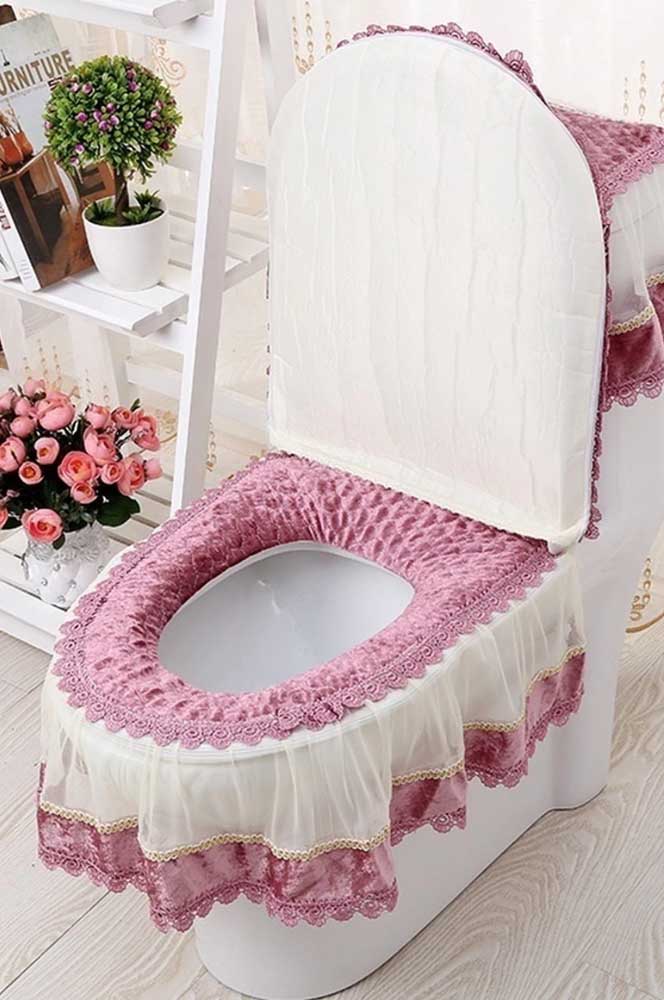 Complete lacy bathroom set for vase, including lid, attached box and seat