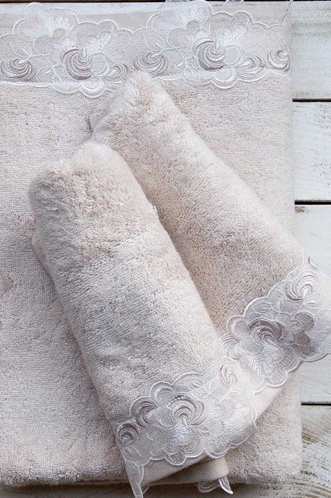 Floral lace for the edge of these towels