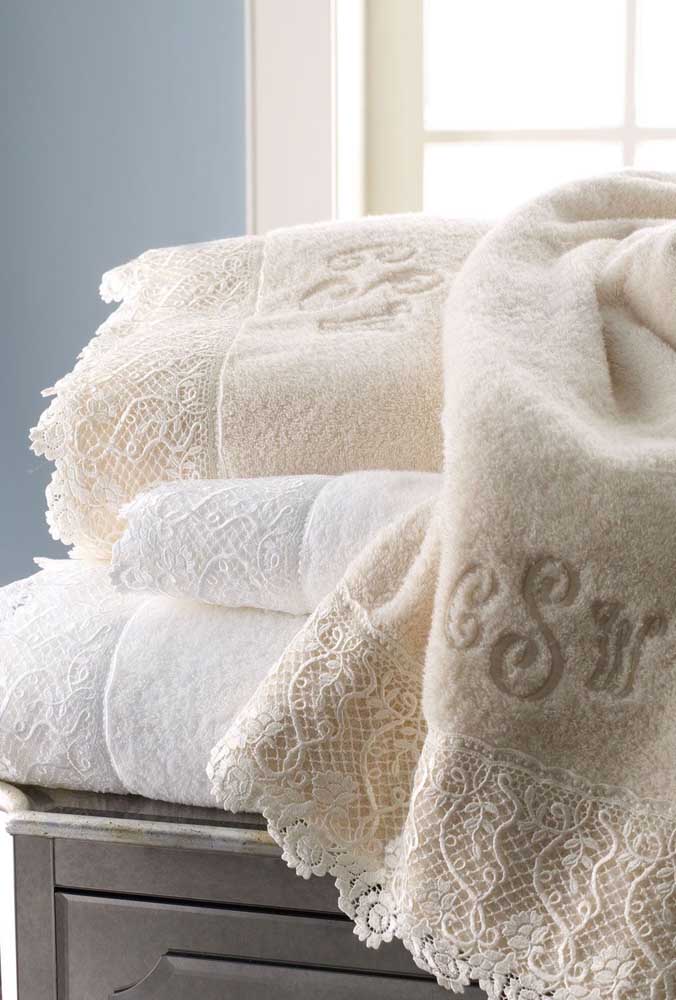 Set of bath towels with lace detail on the bar. Notice that the towels still carry the initials of the couple's name