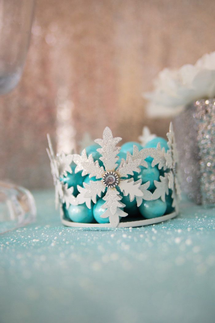 Bullet holder in the shape of Queen Elsa's crown.