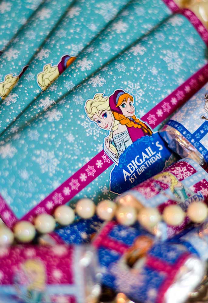 Frozen Party Favors The protagonists of the film gain all the prominence here.