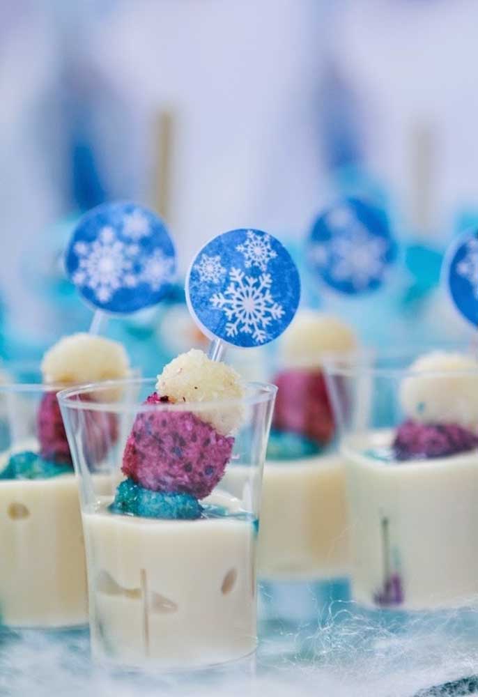 Sweets in the pot to decorate the party and cheer the guests