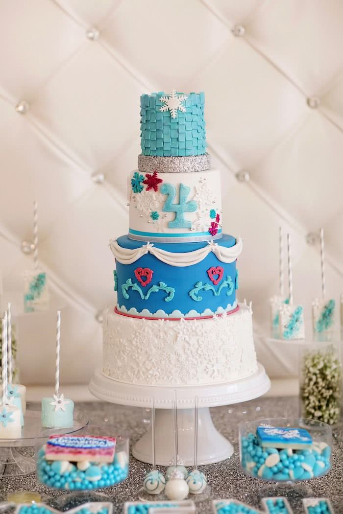 Cake with different motifs on each floor is a must!