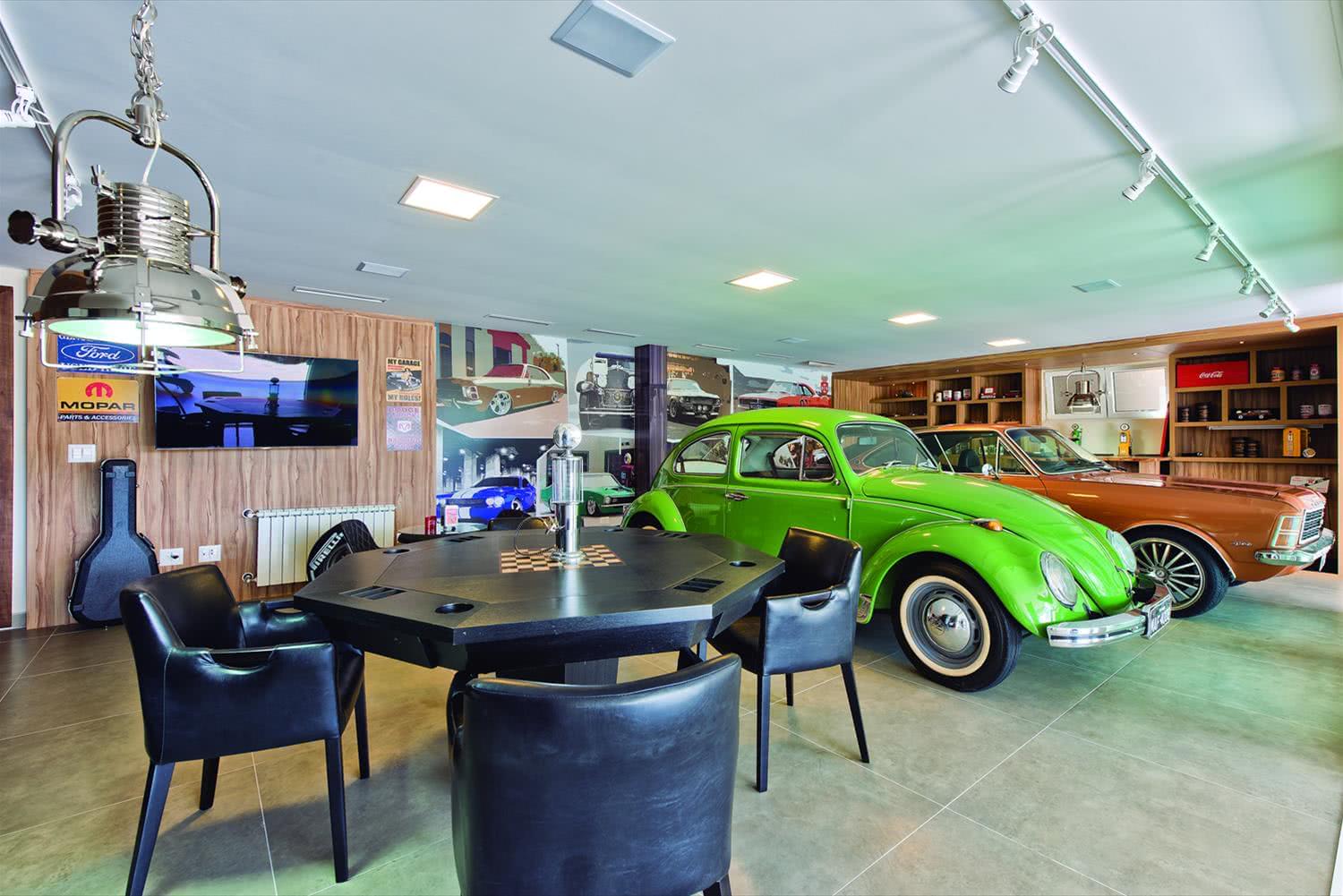 Garage with concrete porcelain floor