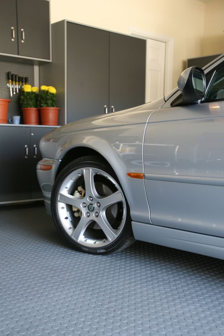 The rubber floor has a practical solution that unites beauty, economy and has easy installation