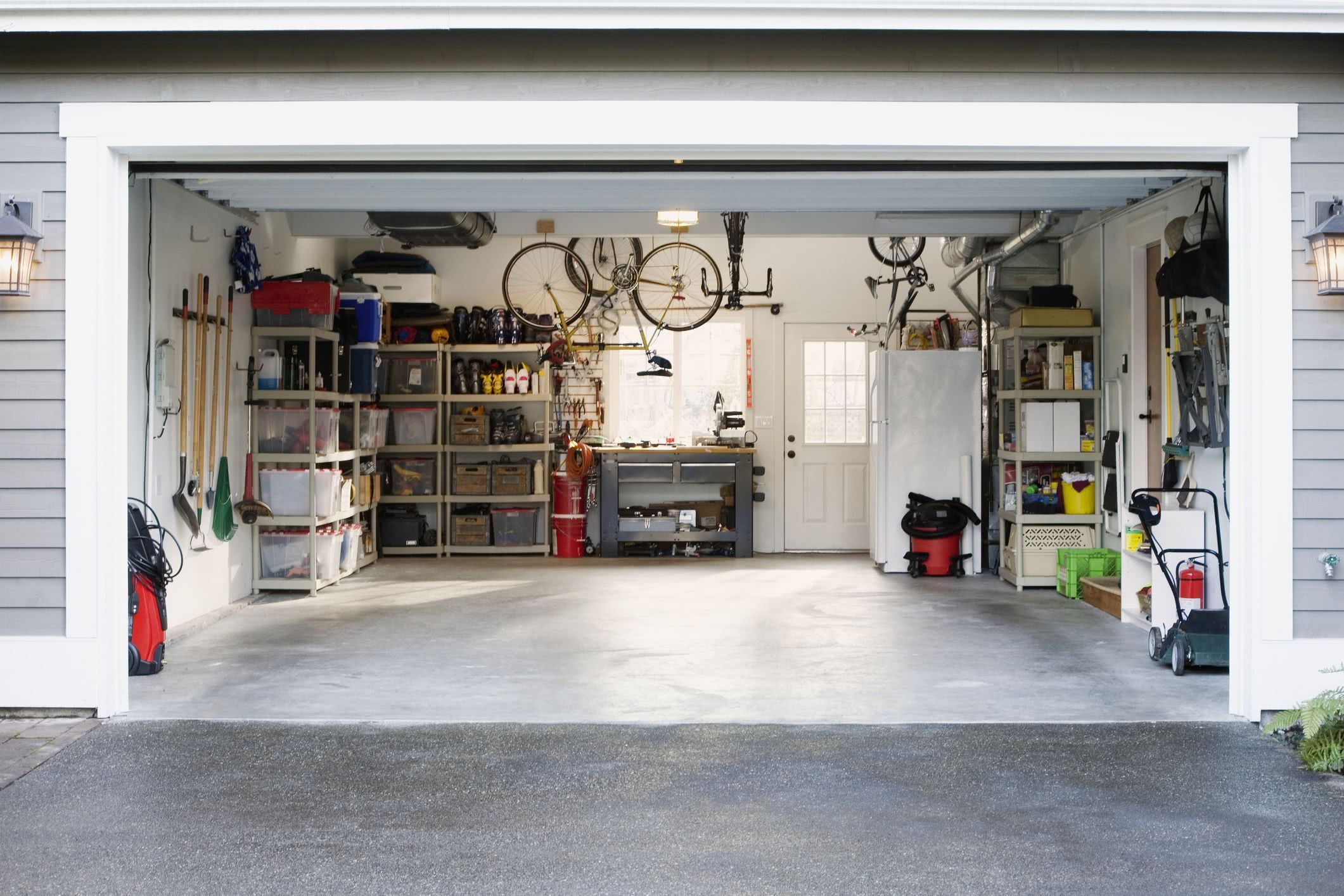 Combine the garage floor with the outside of the residence
