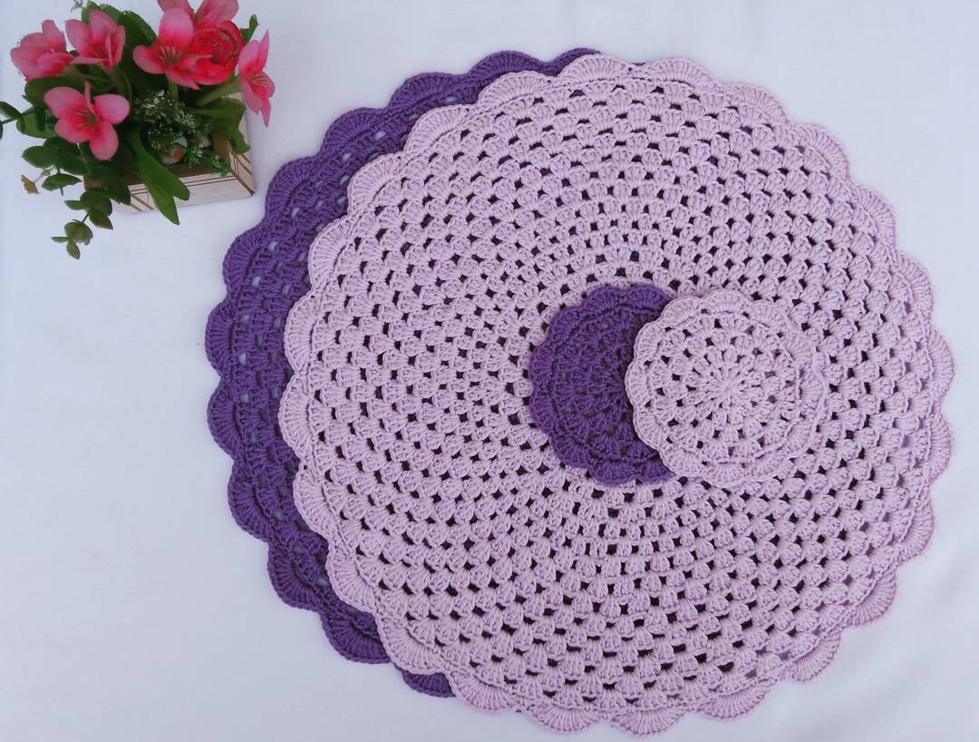 Purple and lilac crochet sousplat set for your home.