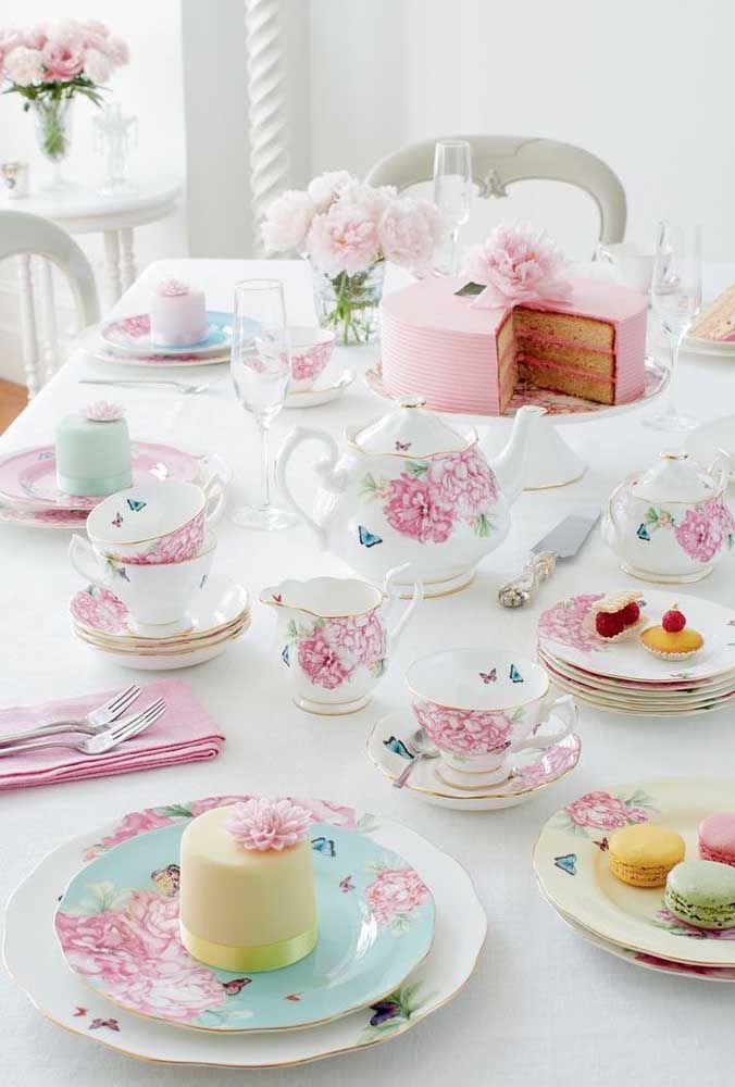 An afternoon tea full of vintage and romantic influences