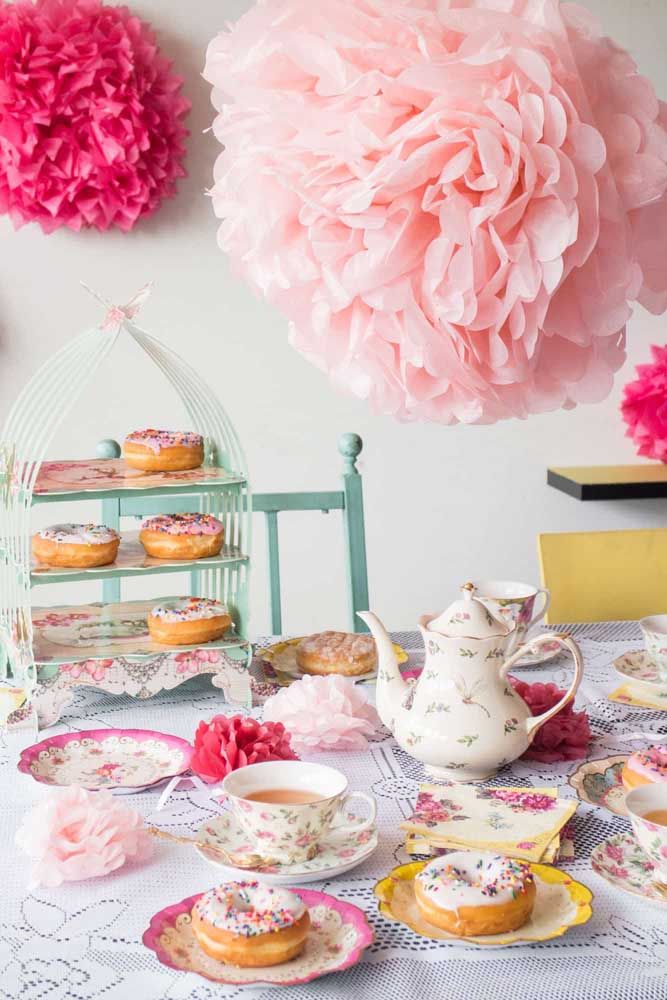 Decorate afternoon tea with paper flowers: easy, fast and economical 