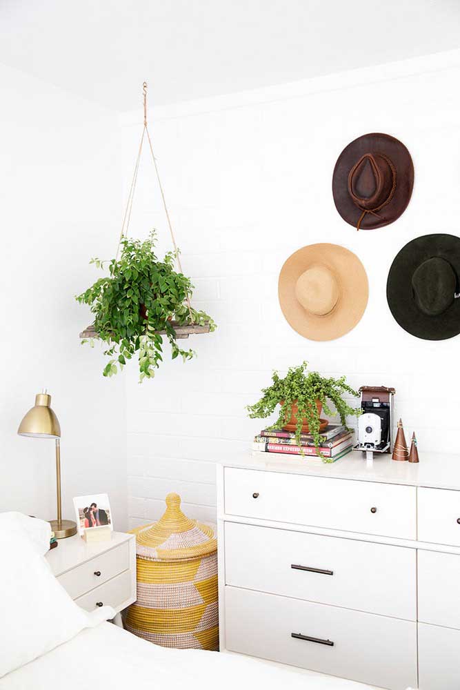 Plants and hats for a boho-style bedroom decor