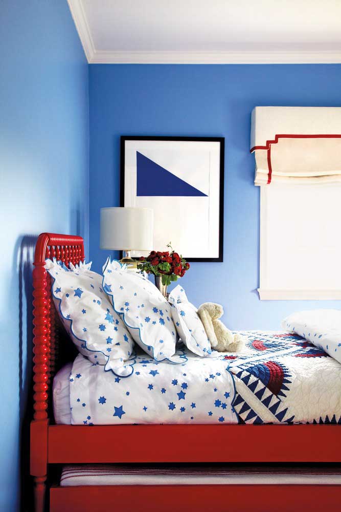 Female single room doesn't have to be pink, this one, for example, was all painted blue