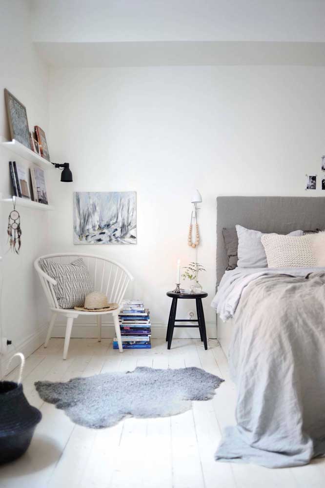 Female single room in light and neutral tones and a very relaxed decor 