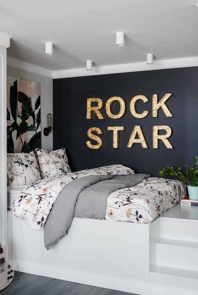 Female room for a rock star