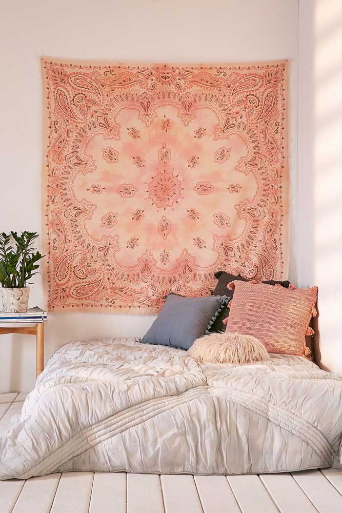 Female single room inspired by boho style