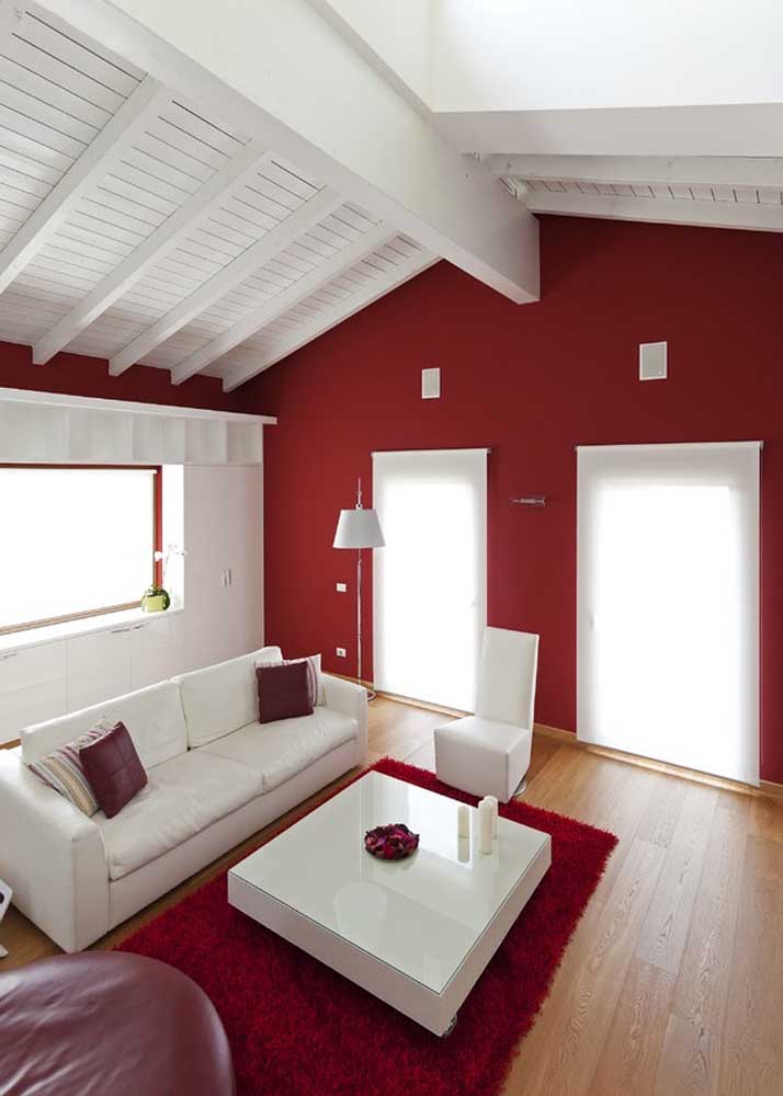 Red and white room: perfect combination for those who don't want to go wrong