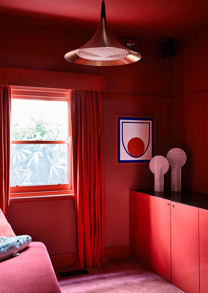 Red room from floor to ceiling!