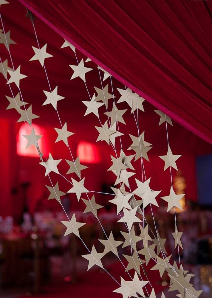 Look what a beautiful and easy idea: curtain of paper stars