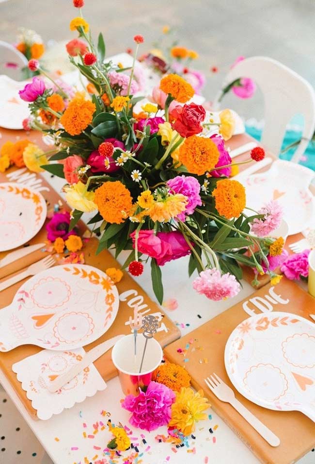 Colorful flower arrangement in Mexican party style