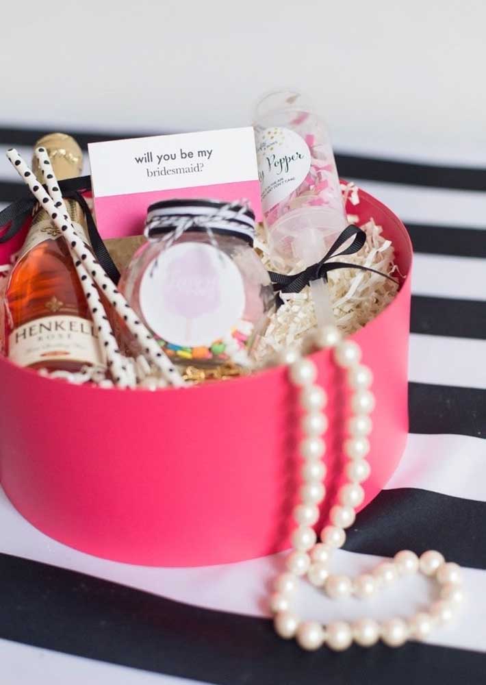 Surprise box to invite your friend to be a bridesmaid