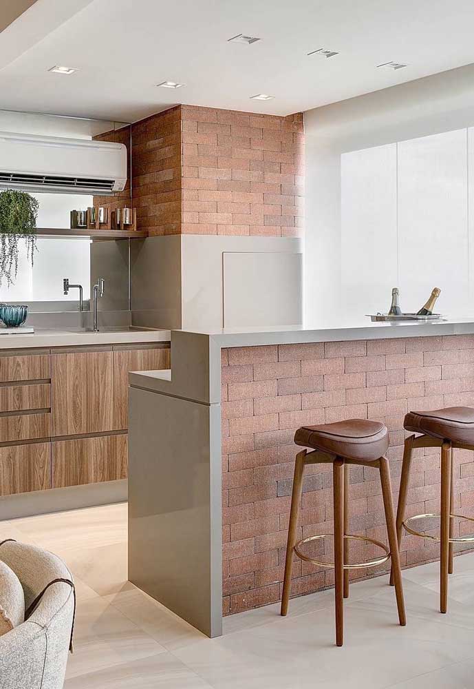 The gourmet space was modern and sophisticated with the choice of a different type of bricks for the barbecue, detail that they were also applied on the counter