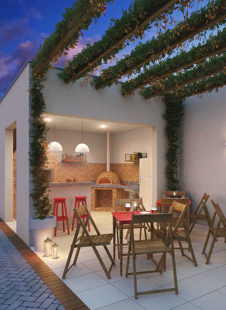 The combination of the pergola, the lighting and the barbecue with a brick wood oven make this gourmet space a perfect place to socialize with friends!