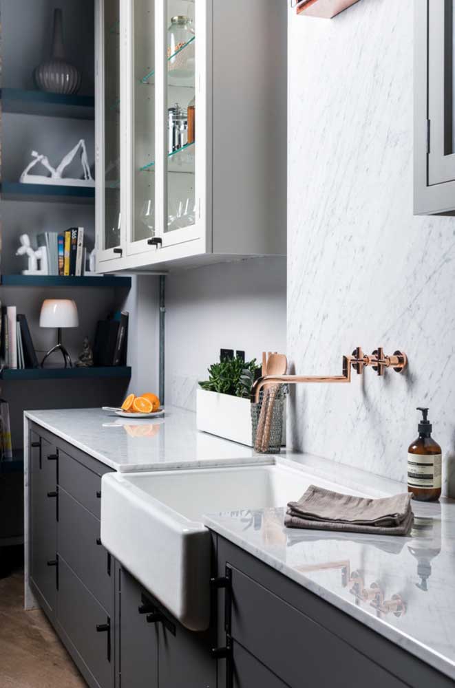 Note that with copper it doesn't take much, in this kitchen, for example, a faucet in color was enough 