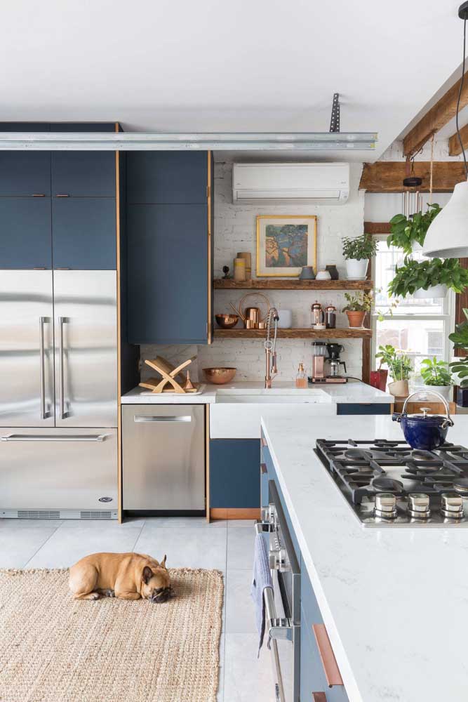 The kitchen brought delicate details in rose copper mixed with the shade of blue