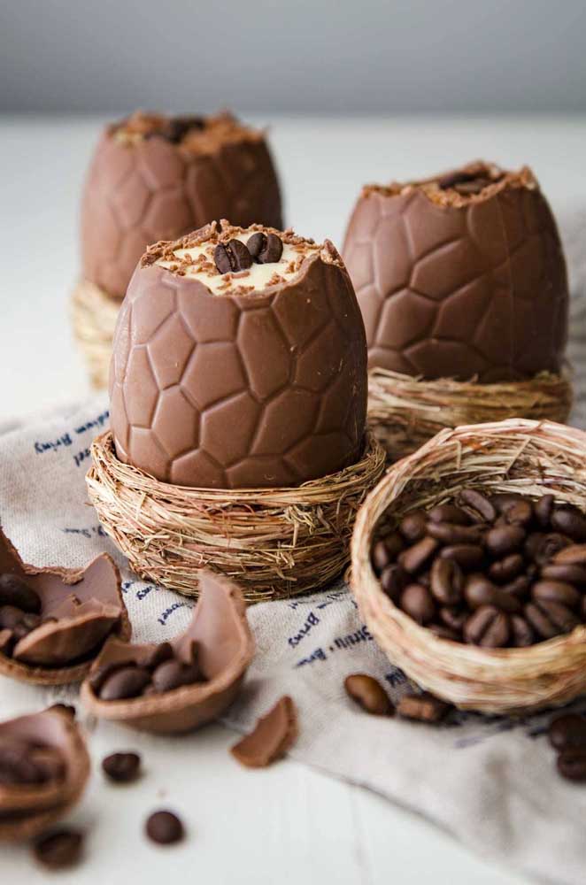 Gourmet cappuccino Easter eggs; highlight to the straw nest in which it was placed