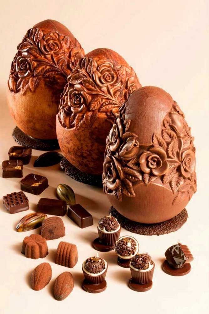 A wooden sculpture? No, they are Easter eggs with drawing work in chocolate, similar to carved wood