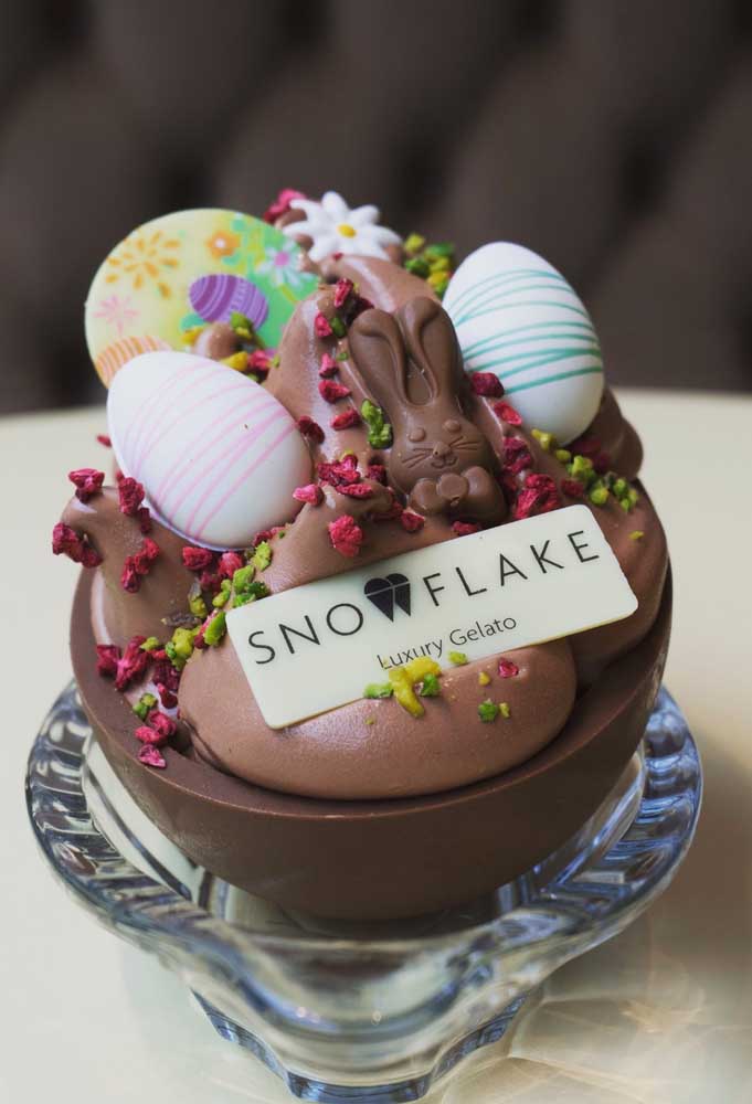 Spoon Easter egg with details and chocolate candies, plus flowers and edible items