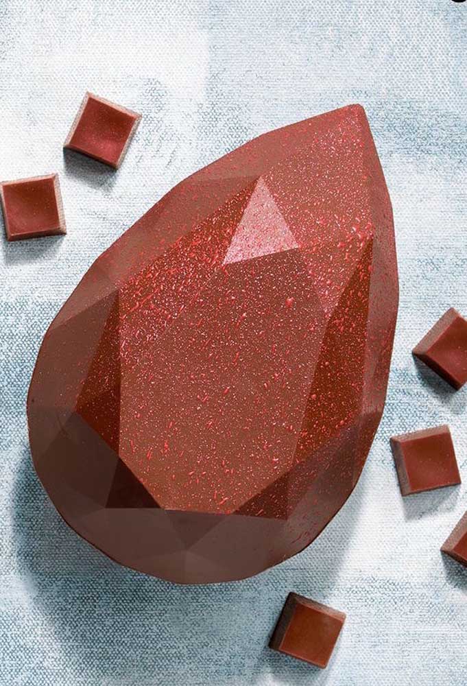 An Easter Egg jewel! The shape of the diamond stone was made in milk chocolate