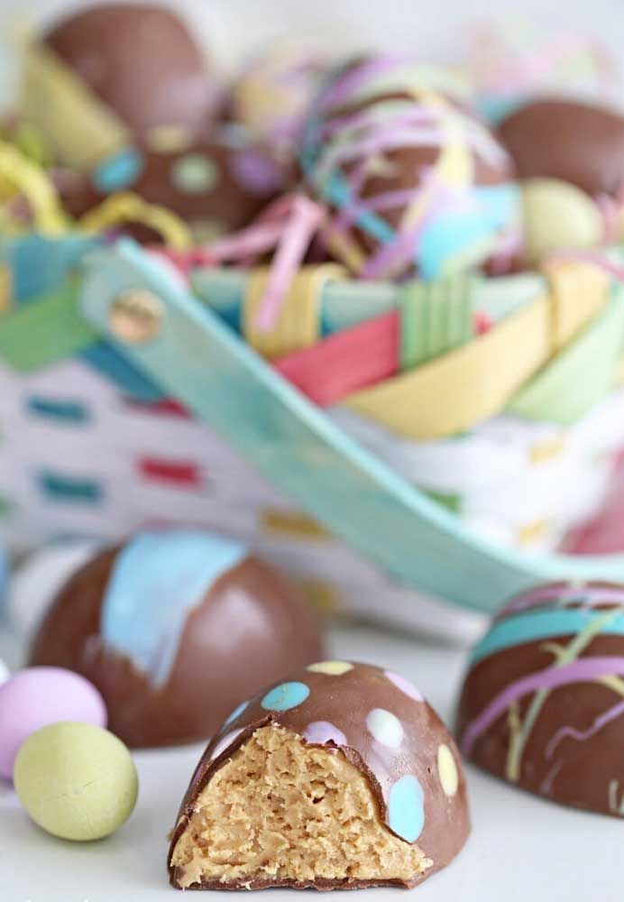 Easter eggs full of color and well stuffed 