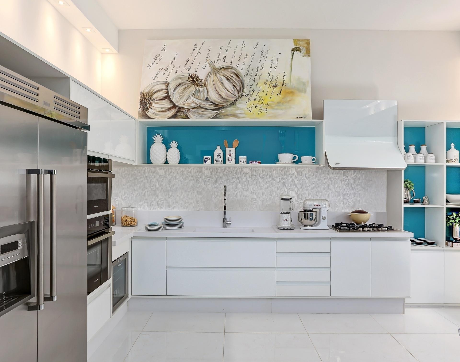 The kitchen niches took on a cheerful color.