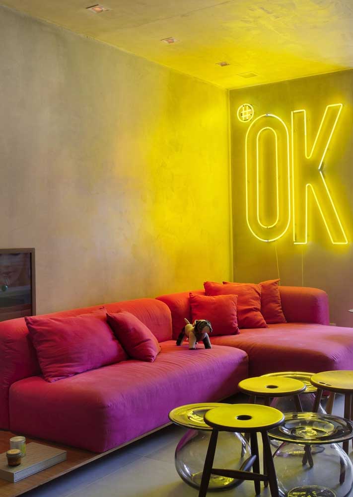 In this living room, the highlight is the yellow neon sign