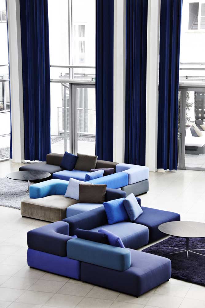 A classy reception with a sofa with modular pieces in different shades of blue 