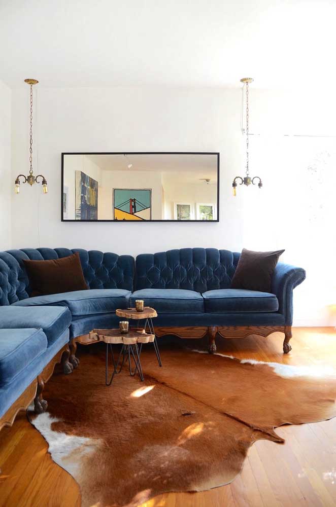 An elegant and classic teal corner sofa with tufted backrest for the living room
