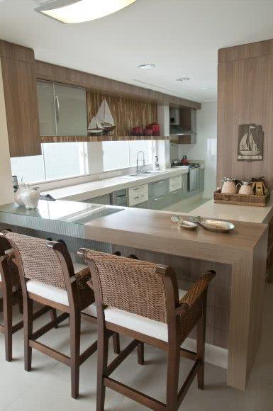 This kitchen is for those who have ample space.