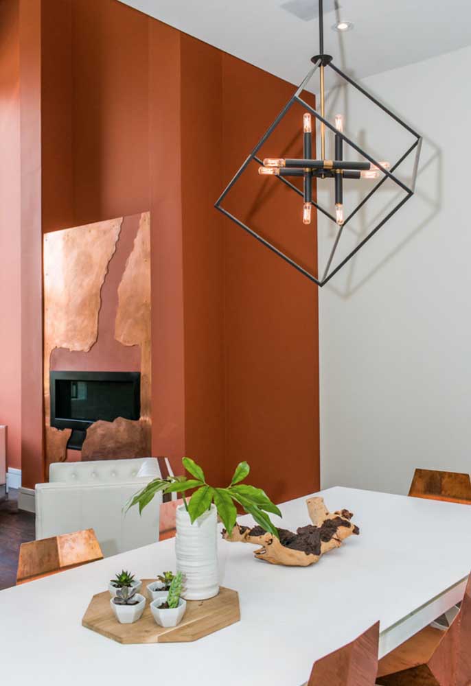 Copper details for the dining room, highlighting the earthy tone of the wall that matched the chosen pieces a lot
