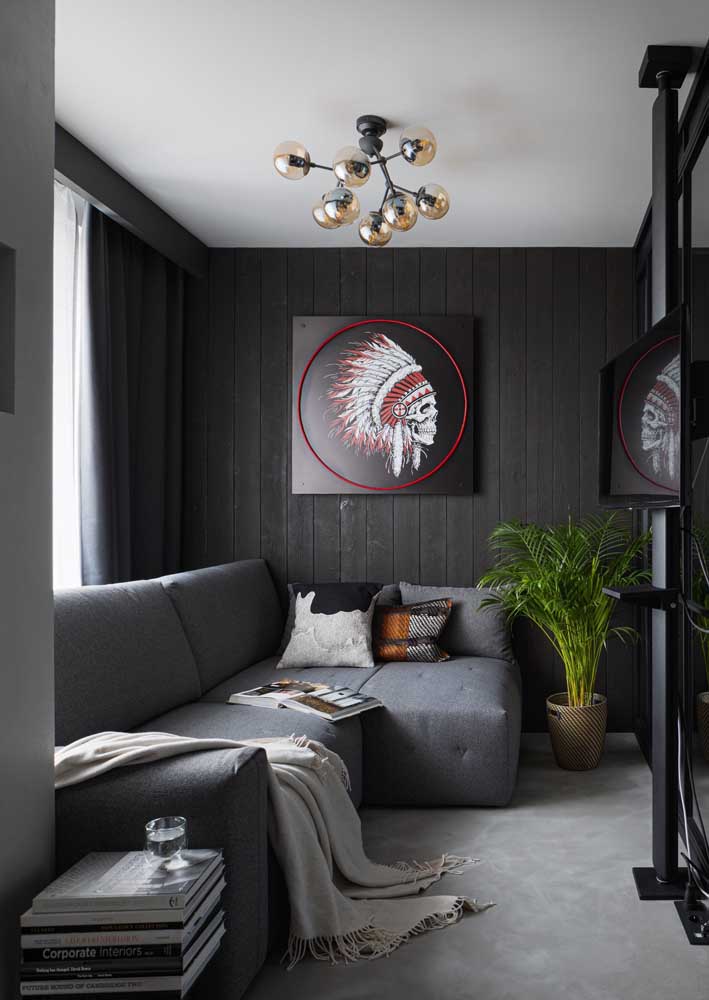 Small black room with tone on gray tone