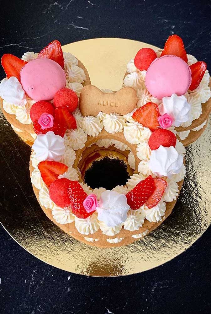 A very different naked cake inspired by Minnie Mouse