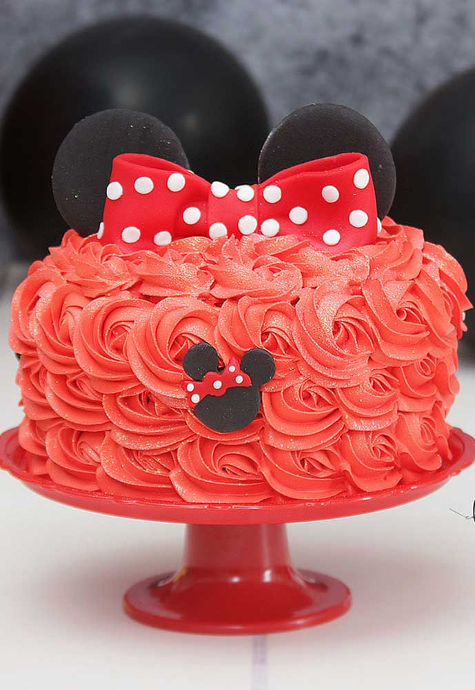 Round Minnie cake decorated with red whipped cream. Simple and beautiful!