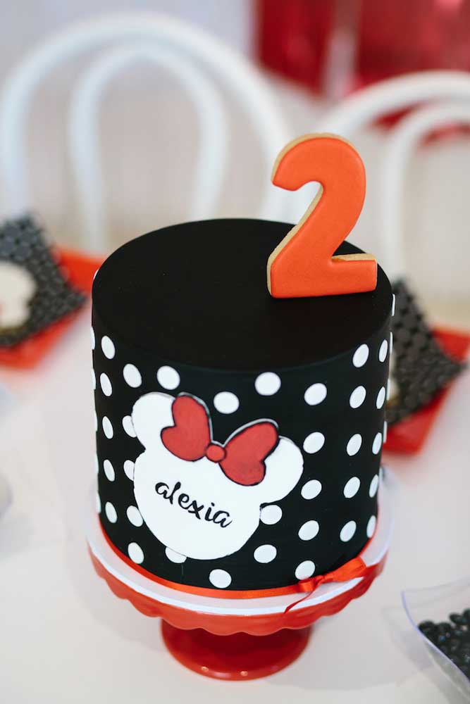 Minnie cake in classic colors