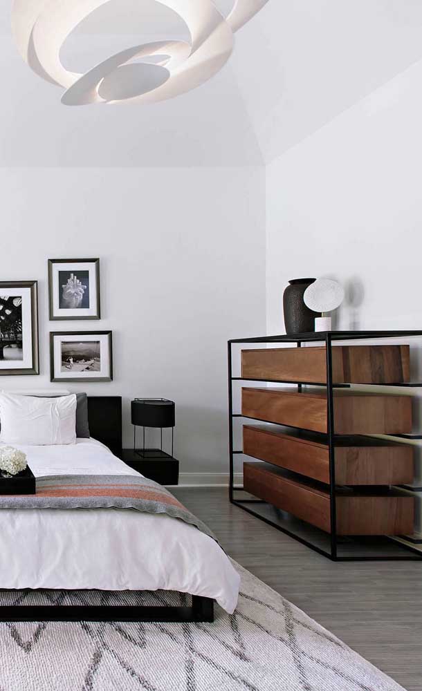 Um modelo super moderno de cômoda para quarto. Repare que as gavetas são abertas