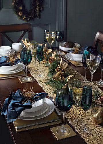 Mesa de Natal com decoração azul e dourado