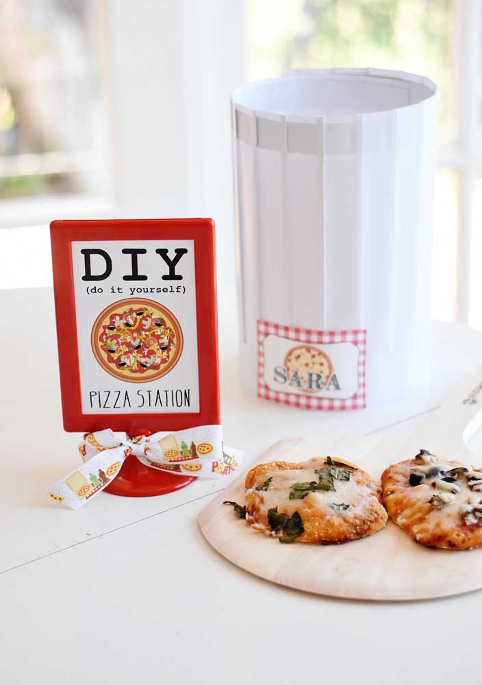 Convide seus convidados a fazerem a própria pizza. A diversão começa aí!