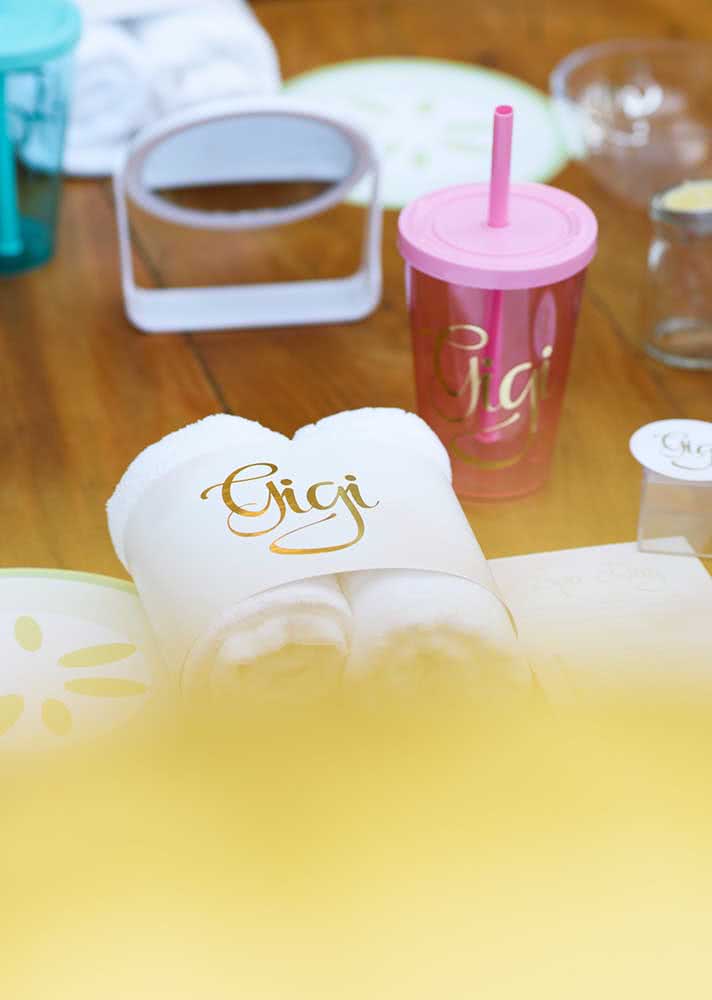 Kit Spa Day com direito a toalha, copo e espelho personalizado